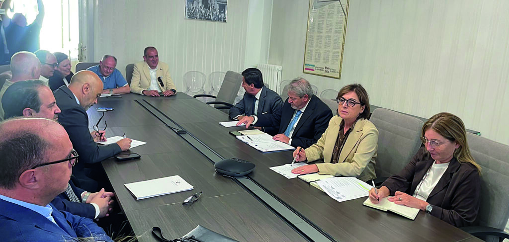 Responsible, vertice in Prefettura: stipendi e mensa, fumata bianca