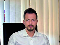 Sanità pubblica sotto attacco, Greco guida la protesta: domani incontro aperto a tutti al teatro Italo Argentino