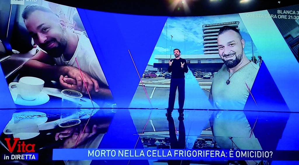 «Non è possibile si sia accoltellato due volte»