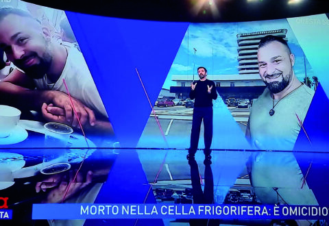 «Non è possibile si sia accoltellato due volte»