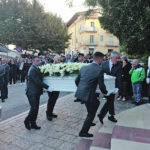 Strage di Paupisi, in centinaia per l’ultimo saluto a Elisa e Cosimo