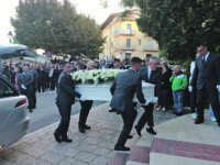 Strage di Paupisi, in centinaia per l’ultimo saluto a Elisa e Cosimo