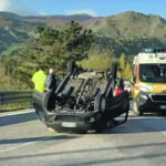 Incidente sulla Strada statale 17, automobilista fugge dopo lo schianto