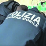 Spacciavano cocaina e crack in casa: due coppie nei guai