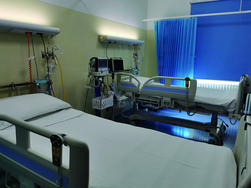 Si ferma il sistema informatico, Pronto soccorso in tilt: al Cardarelli un salto all’indietro con carta, penna e pazienza