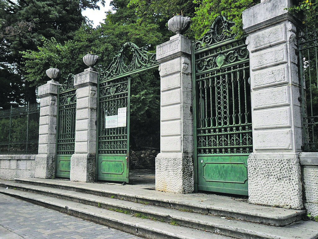 Aggredito in pieno centro, 40enne colpito con ripetuti pugni al volto