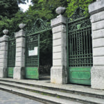 Aggredito in pieno centro, 40enne colpito con ripetuti pugni al volto