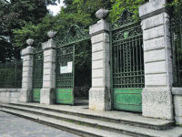 Aggredito in pieno centro, 40enne colpito con ripetuti pugni al volto