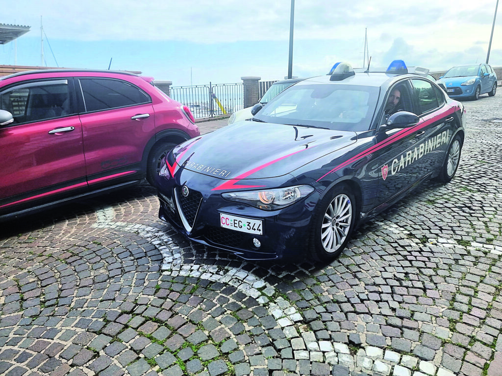 Custodiva nel garage-bazar oltre un chilo di marijuana: arrestato