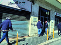 Accoltellato in centro, la Squadra Mobile al raffronto delle versioni