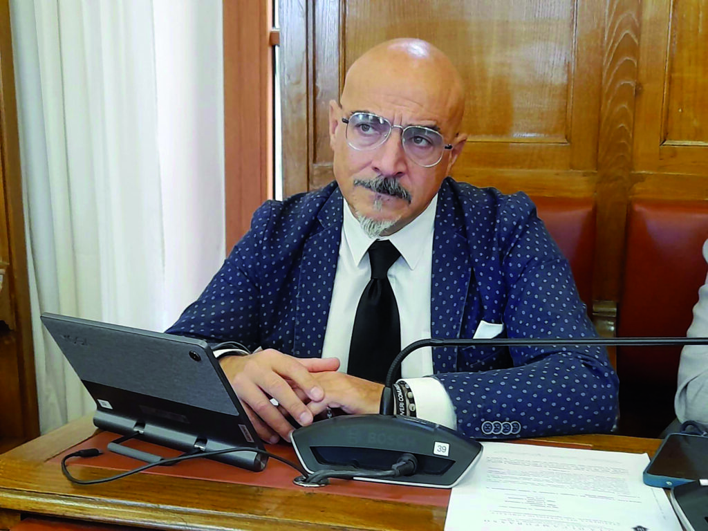 Concorso assistenti sociali, Pilone: «Bando poco chiaro e penalizzante»