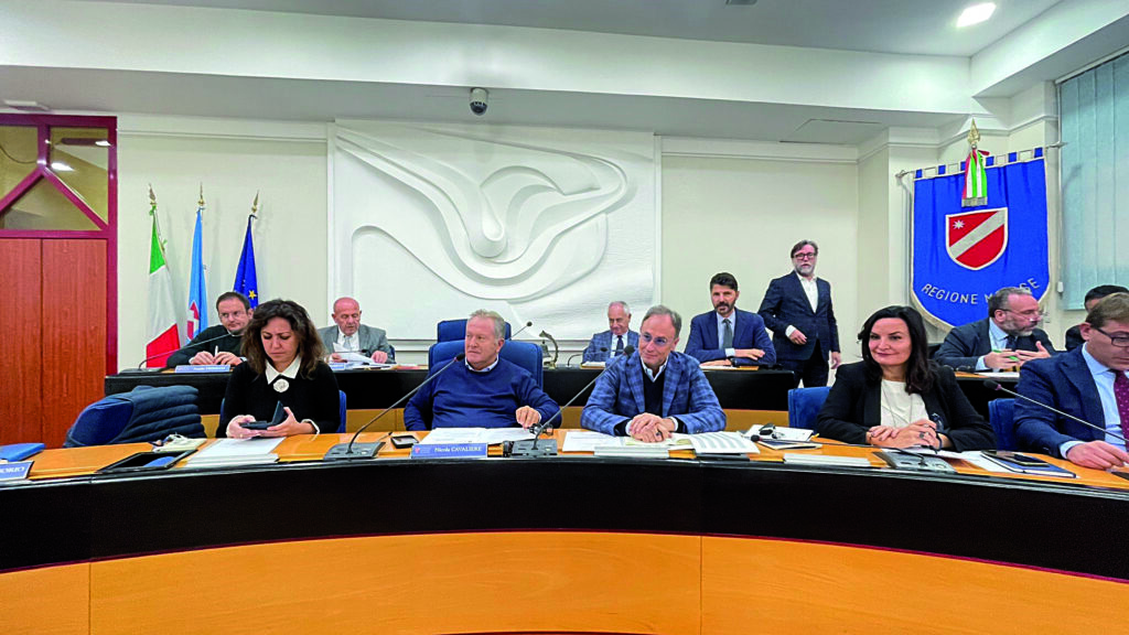 Disavanzo oltre 120 milioni, botta e risposta sul piano fra consiglieri e commissari