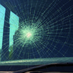 Colpito parabrezza del pullman, secondo episodio in un mese