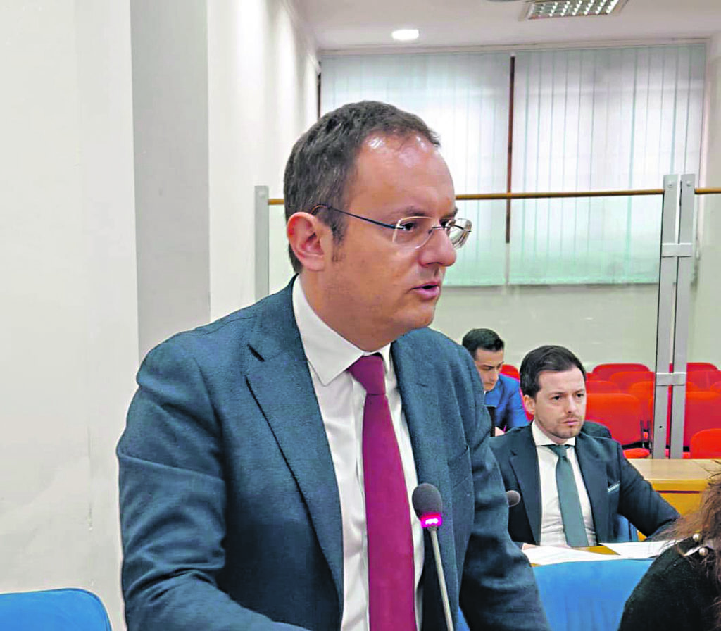 Pos, Romano: «Dai commissari solo fumo negli occhi»