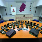 Vendeva orologi di lusso falsi, denunciato dalla Polizia