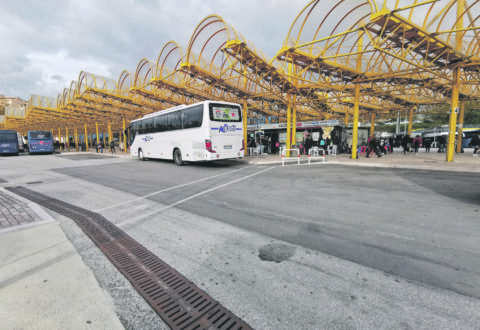 Stipendi in ritardo e bando, continua la protesta del Tpl