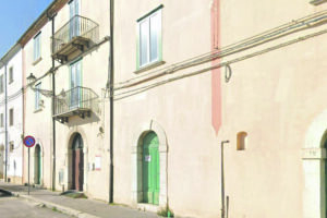 Centro antiviolenza, la guerra continua: Liberaluna imbocca la strada delle diffide