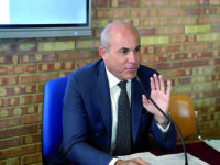 Il rettore non medico sceglie il rigore: «La firma conferma la collaborazione e intraprende una nuova strada»