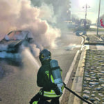 A fuoco Ford Fiesta, madre e bimba fuggono in tempo