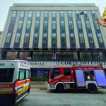 Paura in centro, scoppia un incendio alla Corte dei Conti: tutti in salvo