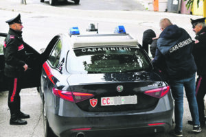 Blitz di Natale, smantellata piazza di spaccio di coca e crack