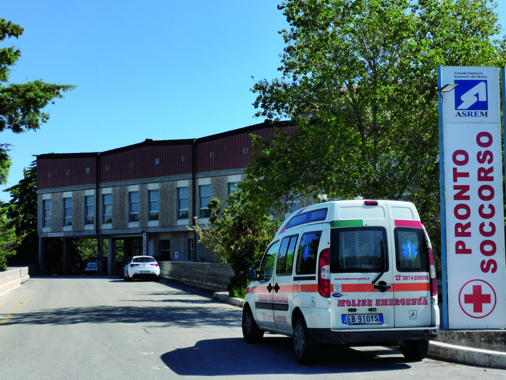 Acquisite le cartelle cliniche e sequestrati alimenti in casa: indaga la Squadra Mobile