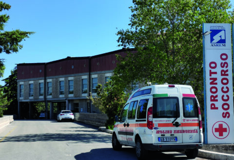 Acquisite le cartelle cliniche e sequestrati alimenti in casa: indaga la Squadra Mobile