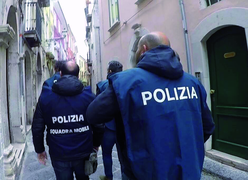 Si finge il nipote e truffa due anziani: arrestato
