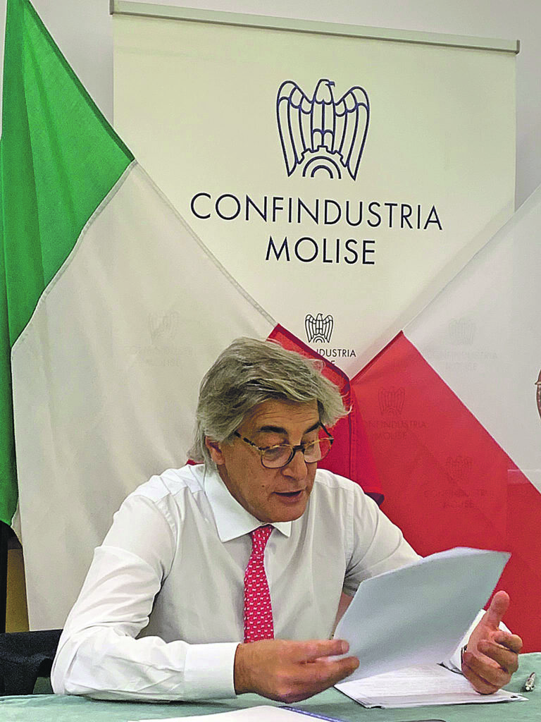 Confindustria non fa sconti: tenuta economica e sociale a rischio