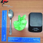 Trovato con cocaina e bilancino, arrestato un giovane: l’Arma intensifica i controlli