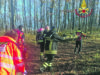Cade dalla mountain bike su un sentiero nel bosco, salvato dai Vigili del fuoco