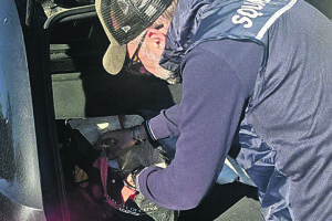 Lotta allo spaccio: sequestrati due chili di marijuana, coppia di pusher in manette