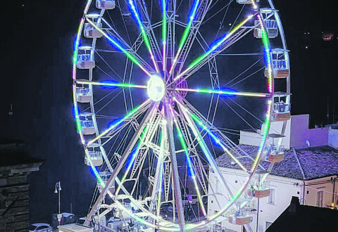 Un ponte d’oro al debutto delle Luminarie frentane