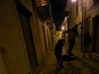 Baby gang pesta 14enne, il video sconvolge il paese