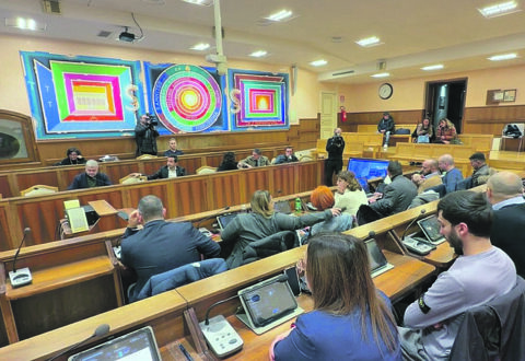 Consiglio comunale, caos a Isernia sui servizi cimiteriali