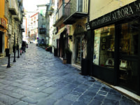 Torna la fiducia tra i consumatori, l’appello di Confcommercio: per Natale comprate sotto casa