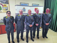 “Tre colori, un mondo” tra arte e vita operativa, la GdF presenta il calendario 2026