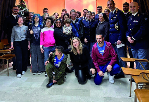 Affetto e sorrisi, gli Allievi della Polizia incontrano i bambini di due comunità