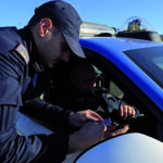 Ruba il portafogli a una signora, fermato un minore extracomunitario