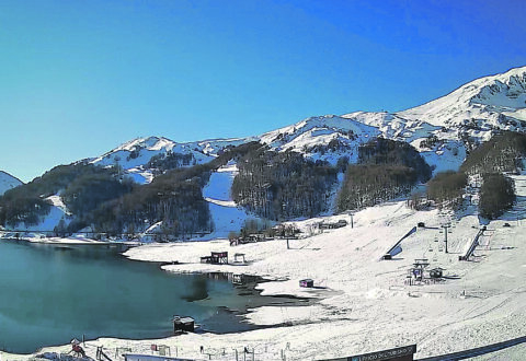 Matese al gelo, sulle piste di Campitello sparano i cannoni