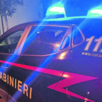 Viola i domiciliari e picchia un uomo, arrestato 20enne