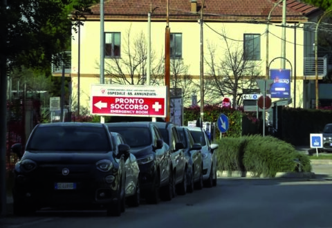 Investita mentre si reca dal figlio in ospedale