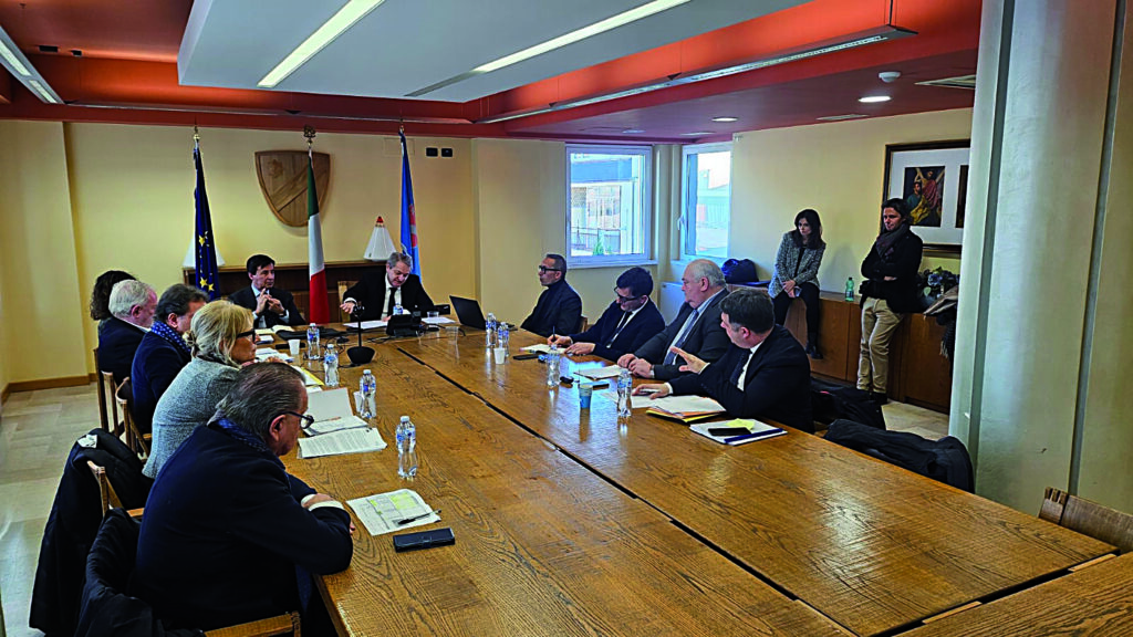 Castrataro e commissari: la mediazione di Roberti, restano tenda e fiaccole