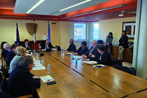 Castrataro e commissari: la mediazione di Roberti, restano tenda e fiaccole