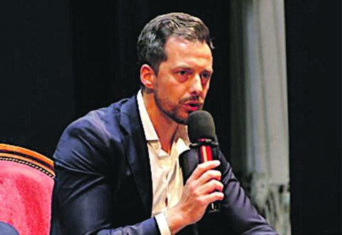 Benefit ai medici, Greco non le manda a dire: è solo uno spot