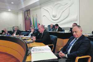 Giro di boa, carte sul tavolo: il puzzle sarà composto insieme ai partiti nazionali