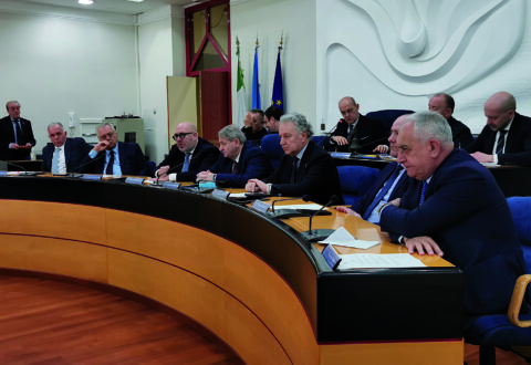 Rimpasto di metà mandato, riunioni e giornate decisive