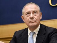 Urso riunirà il tavolo automotive al Mimit solo a fine gennaio