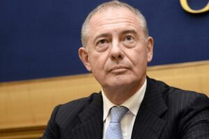 Urso riunirà il tavolo automotive al Mimit solo a fine gennaio