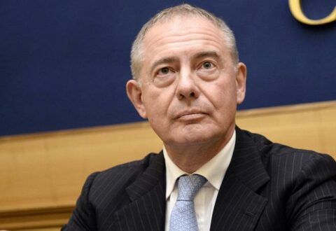 Urso riunirà il tavolo automotive al Mimit solo a fine gennaio